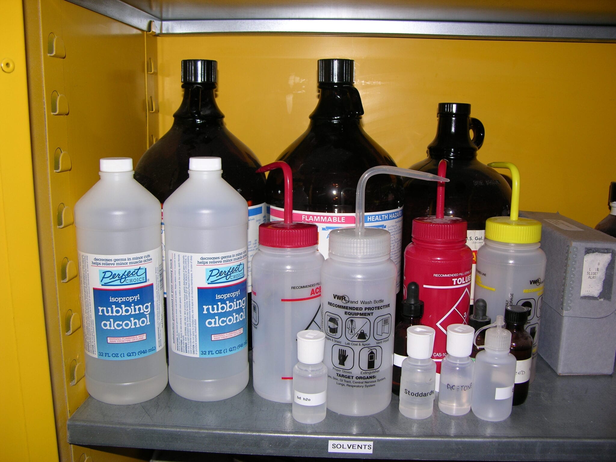 Solventi chimici (foto di repertorio)