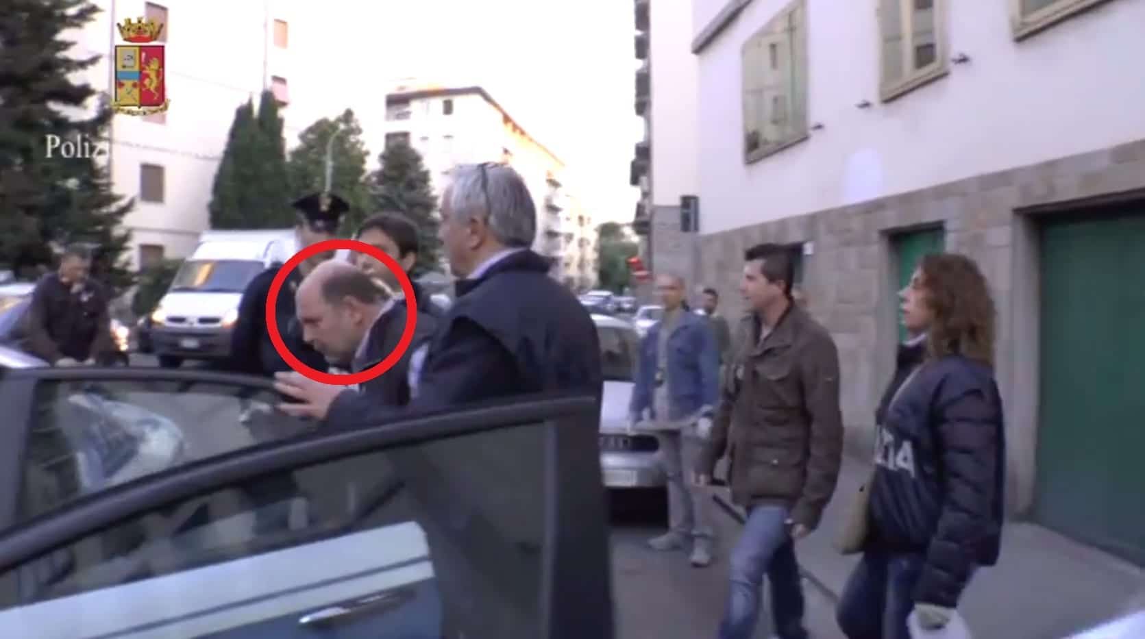 Il momento dell'arresto di Riccardo Viti, presunto omicida di Andreea Cristina Zamfir