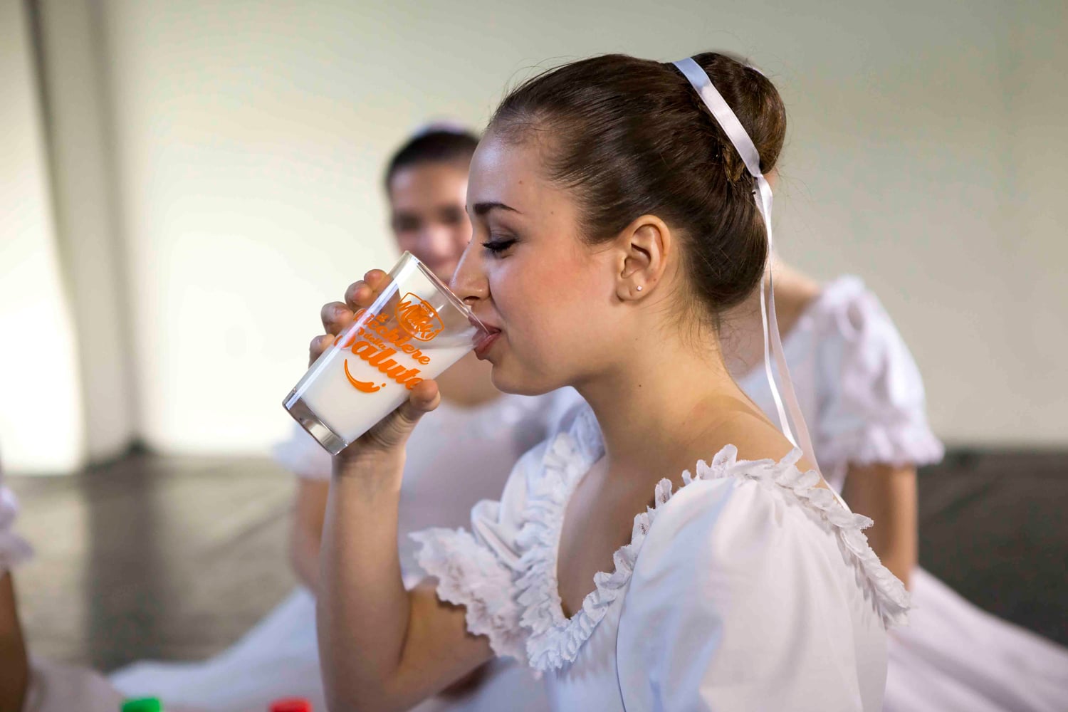 Ballerina che beve latte Ph Aurelio Patella