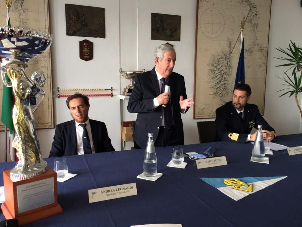 edizione 2022 la presentazione da sn Presidente regionale Fiv Vice Presidente CNV Ammiraglio Marco Brusco e Comandante in II della CP di Livorno C.V. Andrea Santini