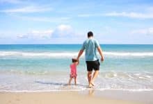 famiglia padre bambino mare vacanza