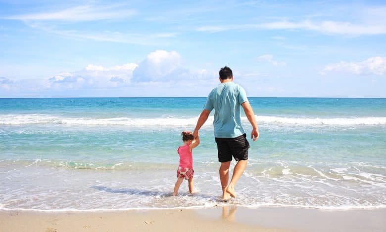 famiglia padre bambino mare vacanza