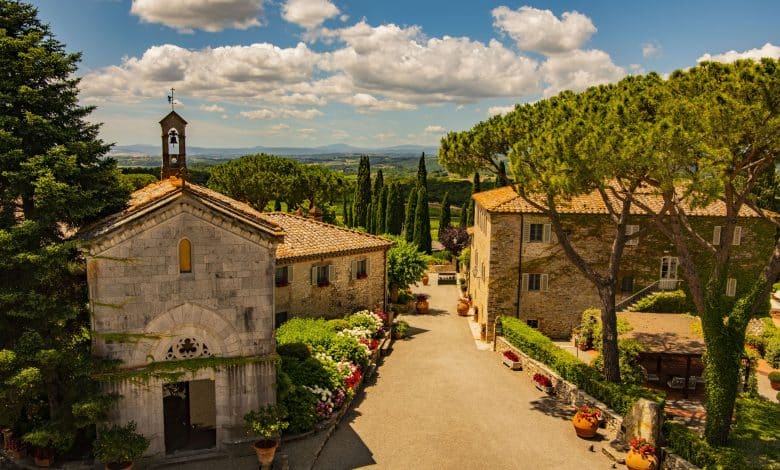 Overwiew Piazza del Borgo san felice resort