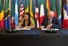LaToya Cantrell e Renzo Macelloni firmano il memorandum dintesa a New Orleans scaled e1758991979494