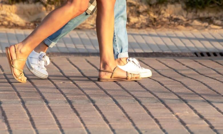 gambe piedi scarpe estate camminare
