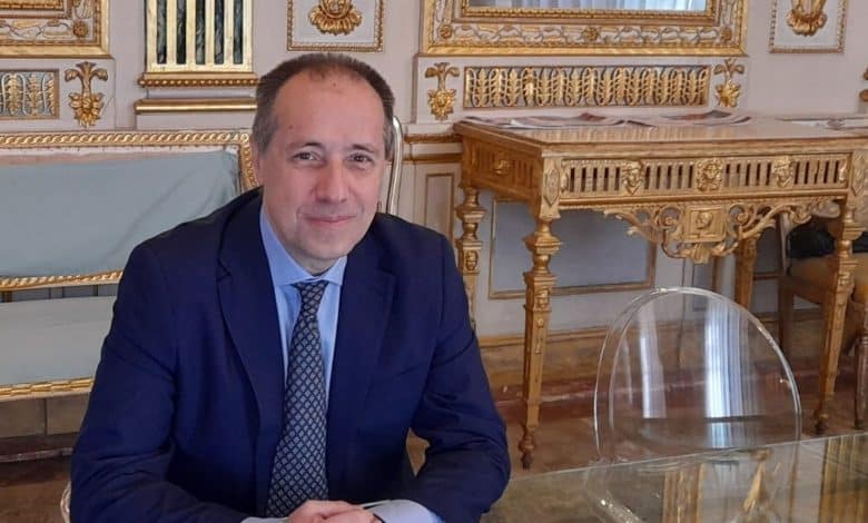 ass bruni sala specchi