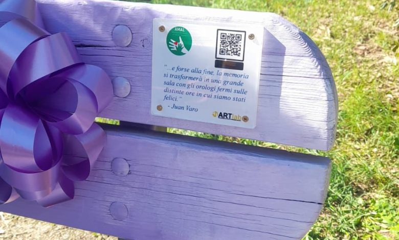 panchina viola parco via goito