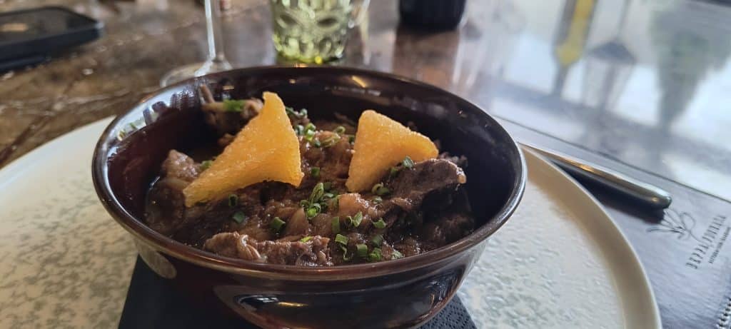 Peposo con polentine fritte